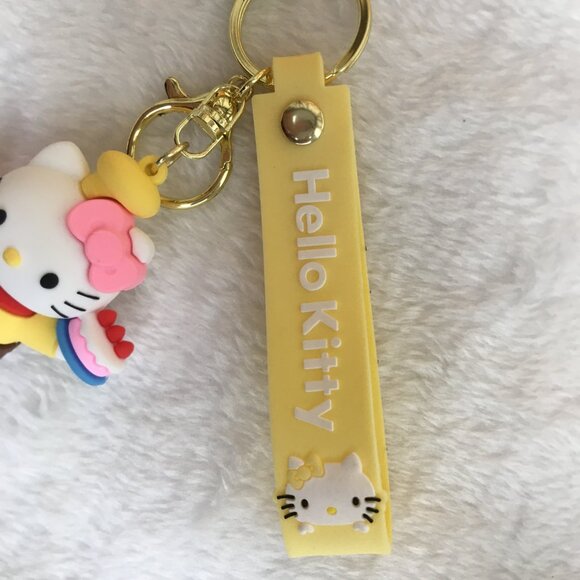 Hello Kitty Baker keychain - Picture 2 of 4